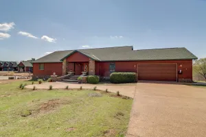 Image of Mountain Views and Shared Pool Ozarks Family Home