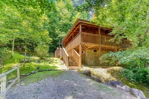 Image of Cupid's Hideaway - Convenient to downtown Gatlinburg and the National Park! cabin