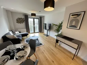 Image of Stunning 2-bed Apartment in Bristol With Parking