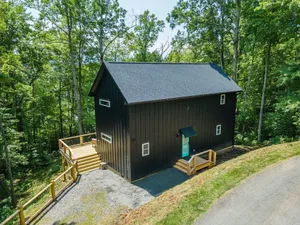 Image of Hot Tub Nestled in the Forest w Chef s Kitchen