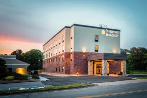 Image of Cobblestone Inn & Suites - Fairfield Bay