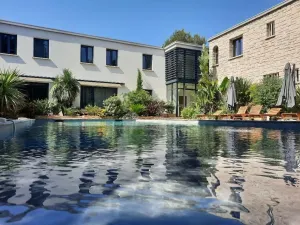 Image of HPC Suites - Cassis Centre - Parking Securisé & Piscine Chauffée