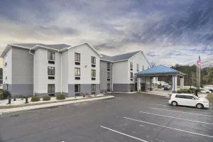 Image of Baymont by Wyndham Pooler/Savannah