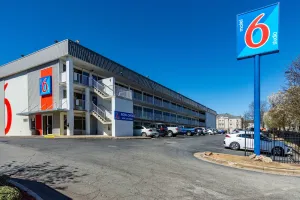 Image of Studio 6-Little Rock, AR - West