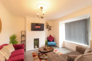 Image of NEC, HS2, And Airport Stay Home By Real Lush Properties - Three-Bedroom House In Birmingham,
