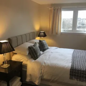Image of Tay Pearls - Tay Chambers Apartment