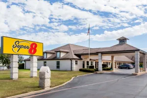 Image of Super 8 by Wyndham Cleburne