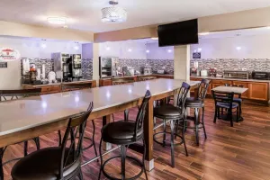 Image of Super 8 by Wyndham Iowa City/Coralville