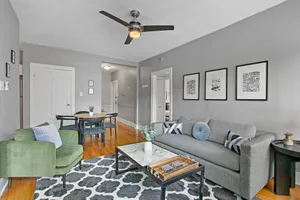 Image of Chicago Lifestyle 3BR Apt in Lake View