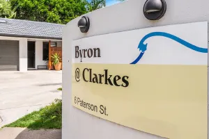 Image of Byron at Clarkes