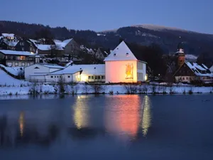 Image of Modern Retreat by the Lake