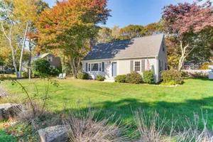 Image of Furnished Sunroom & Deck Dining: Cape Cod Escape