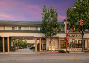 Image of Glendale Hotel