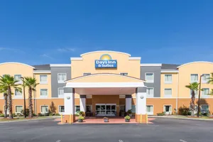 Image of Days Inn & Suites by Wyndham Savannah North I-95