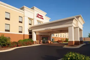 Image of Hampton Inn & Suites Chicago/St. Charles