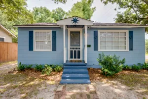 Image of Cozy 3 Oaks Cottage in Gulfport Close to Beach!
