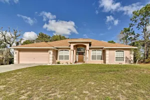 Image of 5 Mi to Weeki Wachee Park! Family Home with Backyard