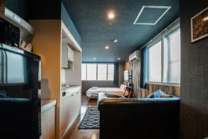 Image of Silk Court 202