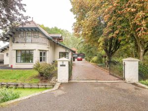 Image of Charming Holiday Home in Poortugaal With Garden