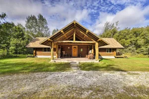 Image of Valders Log Home near EEA Air Show and Sheboygan!
