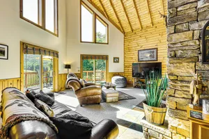 Image of Family Valley Head Cabin: Deck & Mtn Views