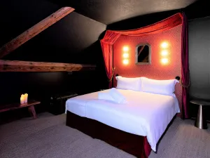 Image of Peanut Medieval Lodge