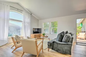 Image of Close to Parks and Brews Sunny Grants Pass Apt!