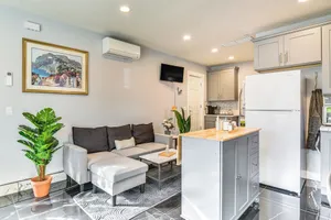 Image of 8 Mi to Dtwn Pdx: Unique Pet-friendly Home!