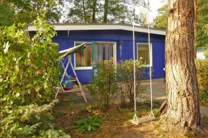 Image of Bungalow am See mit Ruderboot in Klein Labenz