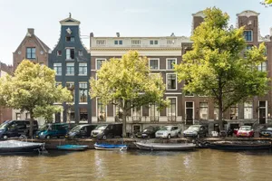 Image of 17th Century Canal Apartment with Roof Terrace