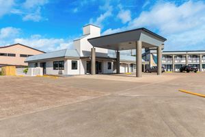 Image of Quality Inn & Suites Port Lavaca near Lighthouse Beach