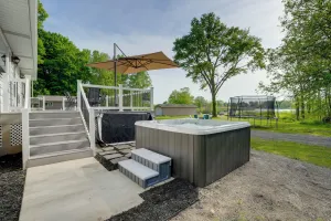 Image of Lakefront Home in Hartford: Hot Tub, Kayaks & Dock