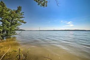 Image of Waterfront Tennessee Home on Kentucky Lake w/ Deck