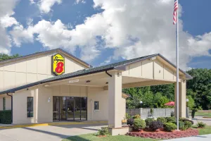 Image of Super 8 by Wyndham Clarksville AR