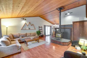 Image of Creekside Cabin Easy Access to i-70 and Slopes!