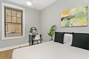 Image of Lovely 1BR Apt - Belmont B3