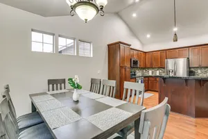 Image of Eugene Area Home: 18 Mi to U of O!