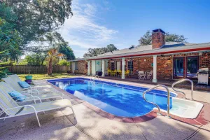 Image of 2 Mi to Gulfport Beaches: Poolside Paradise!