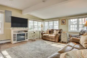 Image of Near Beaches & Waterfront Dining: Home in Hampton!