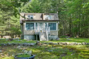 Image of Huguenot Retreat with Screened Porch and Lake Access!