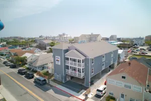 Image of Dhimas Bayview Suites