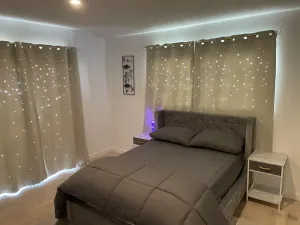 Image of Manhattan Beach Vacation House - For solo, pair, family and business travelers