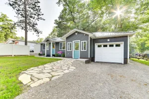 Image of Houghton Lake Family Cottage w/ Game Room!