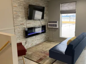 Image of Super 8 by Wyndham Kirksville-University Area
