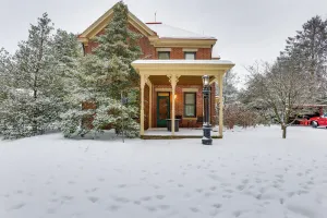 Image of On-site Winery & Historic Charm: Uniontown Escape