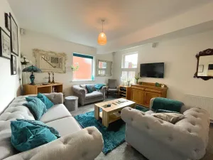 Image of Lovely Comfortable 3BR House with Parking