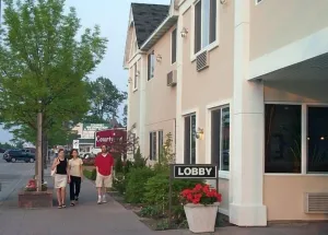Image of Court Plaza Inn & Suites of Mackinaw