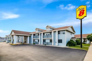Image of Super 8 by Wyndham La Crosse