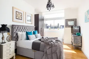 Image of Designer 2-bed 2-bath Behind Selfridges