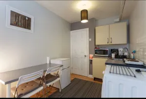 Image of Shirley Apartments, Cozy Studio, Self Check in, 10 min Drive to City Centre, Walking to Redbridge Train Station